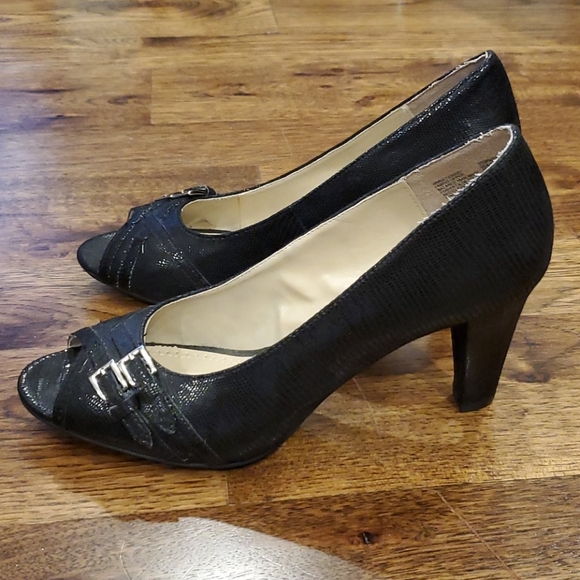 Womens George black buckle accent heels size 8.5 - Picture 3 of 5